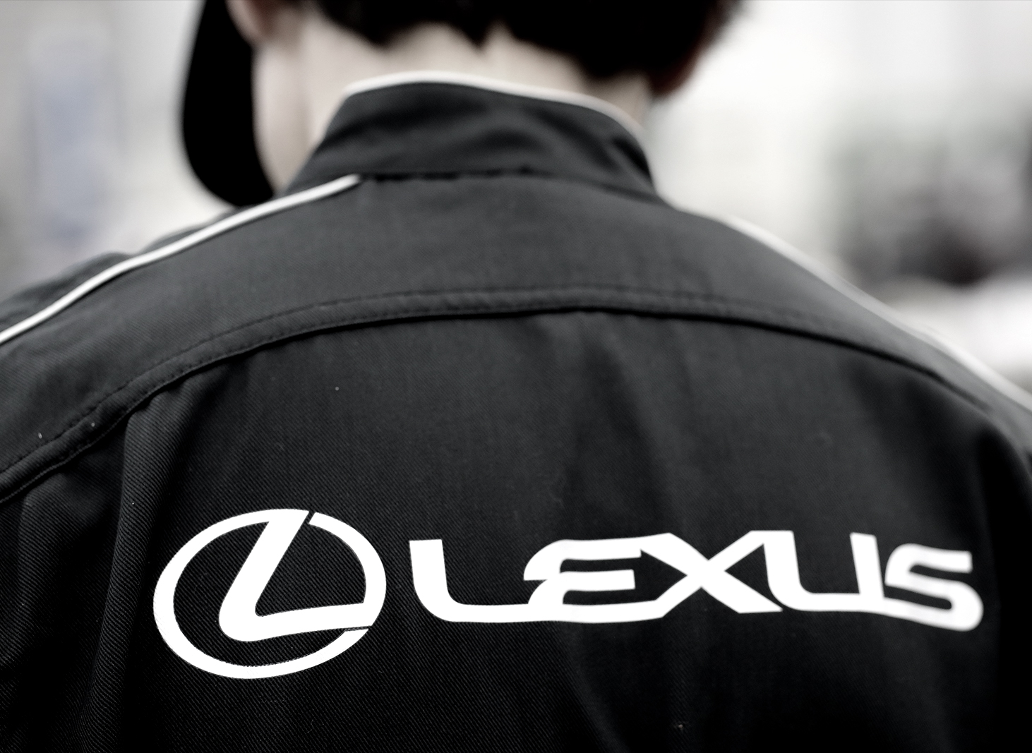 The Lexus logo on the back of a mechanic assembling an RC F GT3, the sign of guaranteed high quality