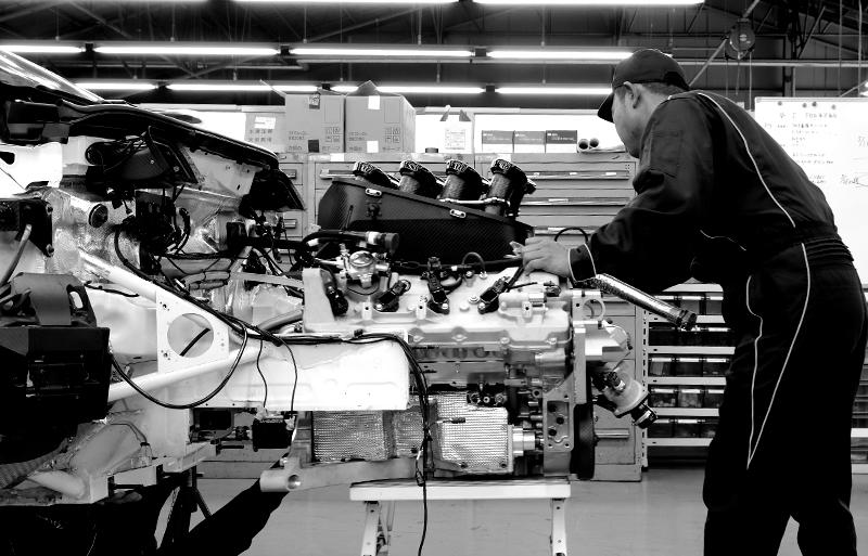 Unlike with the production model, the engine of the RC F GT3 is installed by inserting it from the front of the vehicle